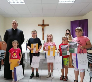 Wręczenie nagród laureatom konkursu plastycznego